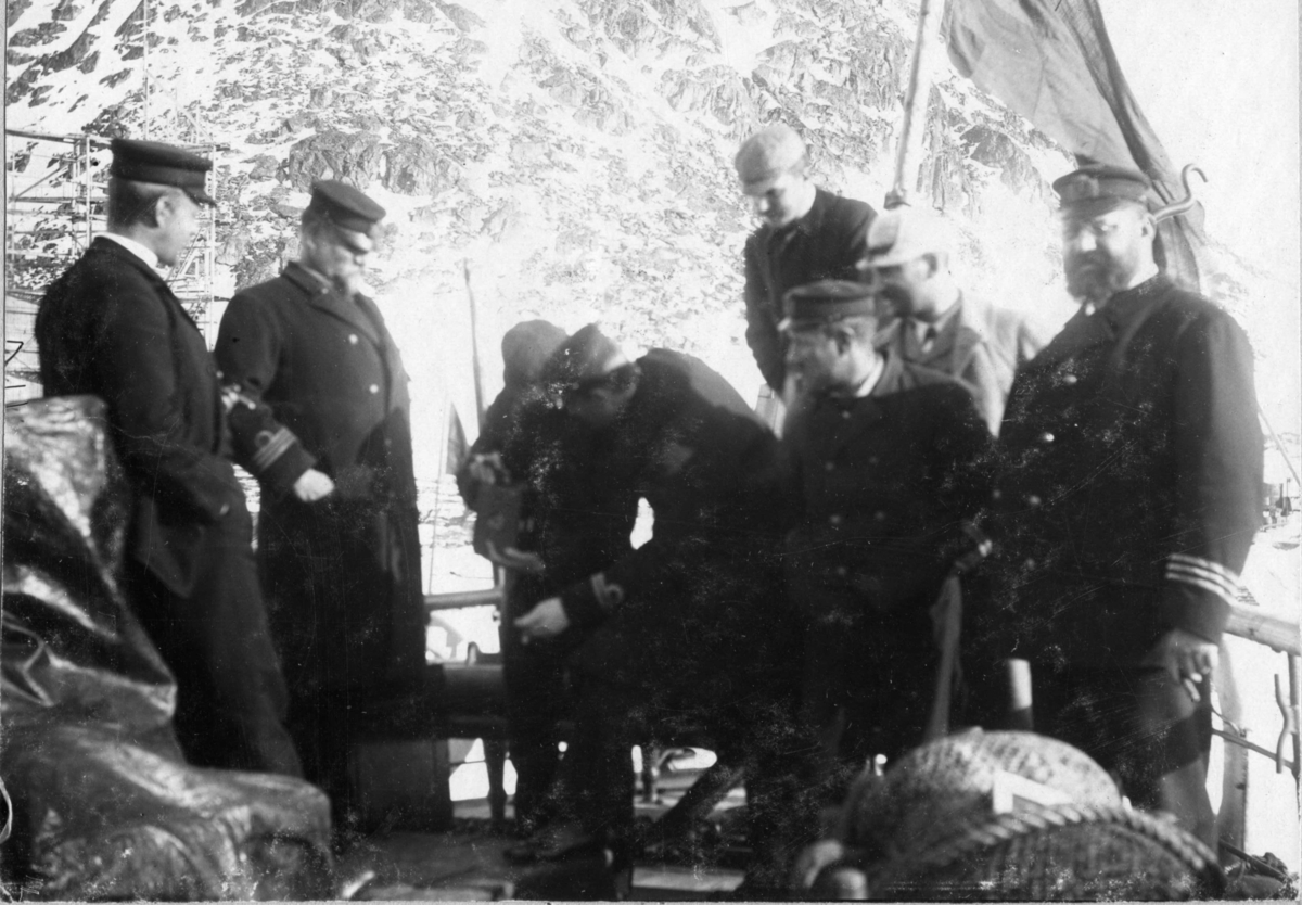 Gustaf Vilhelm Emanuel Swedenborg, On board HMS Svensksund: Stake, EhrensOm, Machuron, Celsing, Strindberg, Norselius, Fraenkel and Lembke.
