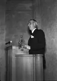 En man i talarstol, Uppsala år 1946
