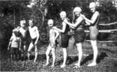 Baddräkter 1931. Sigrid med W.S. Gösta Berg, Lennart S, Margareta W och Margareta J