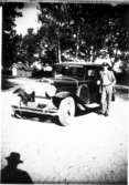 Alrik Johanssons första bil (en taxi) år 1930.