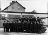 Brandmännen vid brandstationen vid Botvidgatan 1952