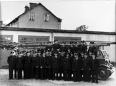 Brandmännen vid brandstationen vid Botvidgatan 1952