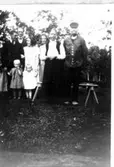 Anna och August Munter med familj.