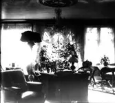 Österås. Stora salen med burspråket mot väster.