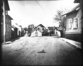 Nygatan mot nordväst, från Ållebergsvägen. Östertullsgatan till höger.