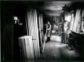 Haglunds rullgardinfabrik. Lagerplats för käppar före 1930.