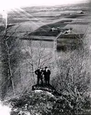 Erik Adolphsson med kamrat på Mösseberg.