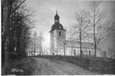 Slöta kyrka, där den ligger i sluttningen av Slötadalen.