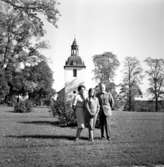 Kyrkoherde Konrad Bjurek, fru Maj Bjurek och dotter Ann Charlott.