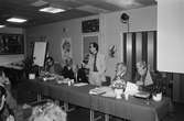 Centern anordnar en informations- och diskussionskväll om miljö och naturens resurser på Rävekärrsskolan i Mölndal, år 1984. 