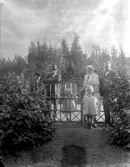 Familjegrupp sex personer.