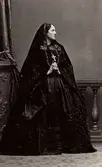 En kvinna.
Adelaide Ristori (1822-1906), italiensk skådespelerska.
