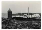 Vattentornet från 1916 på Subbeberget med Kustsanatoriet Apelviken till höger. Samma år uppfördes ytterligare ett vattentorn då det första inte förslog.