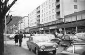 Utanför Rosens köpcentrum vid Kungsgatan i Huskvarna.