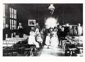 Kustsanatoriet Apelviken. Personal och patienter i 1:a paviljongen fotograferade år 1905.