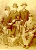 Fyra av stadens ungherrar år 1890. Från vänster Arvid Jakobson,Tobias Westlin, Hjalmar Lundin, Elias Westlin.