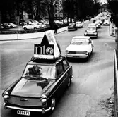 Bilkortege genom Falköping. NTO.