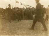 Lantbruksmötet på stortorget i Trelleborg 1904, personer på stenlagd plats, 3659.