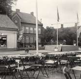 Algatan med rådhuset i bakgrunden, 100 årsjubileet 1967 (juni) negativ nummer 70:168 6x6.