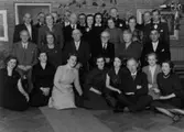 1940-tal	Socialnämnd och personal på socialvårdsbyrån, stående från vänster Eric Conradsson, Hjalmar Sandell, Linnea Carlsson, Tekla Bruno (halvt skymd) Brynolf Nilsson, David Roslund, Bror Olsson, Elly Roos, ?, Berta Carlsson, Vilhelm Eborn, Alma Svensson, Herman Nilsson, Vetterstrand, Harry Dahlsjö, sittande från vänster Evald Eriksson, Emma Schyllert, Bror Schyllert, Nils Bokander, Gudrun Helmust, Johan Persson, liggande från vänster, Ulla Hansson-Andersson, Elsa Svensson, ?, Syster Erna, ?, doktor Per G Månsson, Margit Lundberg, Fru Sandberg.