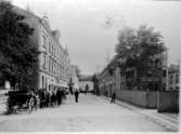 Början av S:t Olofsgatan. T.h. Jouvins hotell.