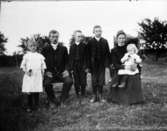 Oskar och Matilda Blomstrand med barnen Sven, Erik, Anna och Karin.