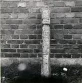 Falköpings Tidnings tomt. Fynd av en ornerad kalksten.