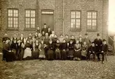 Personalen vid A.B. Rantens Strå- & filthattfabik 1908. S:t Olofsgatan 42.