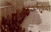 Demonstrationståg efter 1910 på torget.