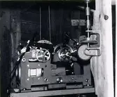 S:t Olofs kyrka. Från byte av tornursverk 1964. Tornursverket i S:t Olofs kyrka. Sidan vindfallat och fördelar hjulen till visartavlorna. Förvaras nu i Falbygdens museum.