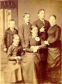 Clara Hulting med sina 5 barn fr. v. Anna, Mårten, Carl, Gustaf och Gustava.