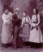 Muntrationsklubben spelar 