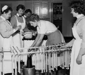 Ljusstöpning 1960, till vänster syster Bertha på Östergården, foto Cederholm Foto Helge Bengtsson Östergatan 13 tel 1421