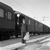 En man vid tåget.
Stinsen i Sikfors, pensionerad 1959.
(Rep. i Bergslagsposten)