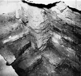 Kryptan och trappan mot nordväst och no.