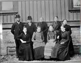 Vid Gamla Folkskolan.