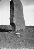Torpa gård. Leksbergs tingskulle. Stenarna placerade i kanten av själva kullen i triangulär formation.