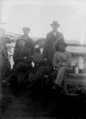 Fem män vid hamnen?, 1919
	Kraftig metallutfällning.