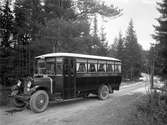 Omnibuss av märket R.E.O.
Linjen Lännäs - Stora Mellösa - Örebro.
Andersson & Johansson