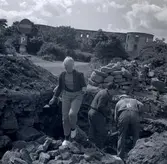 Arkeologiska utgrävningar sydost om Borgs kyrka vid Borgholms slottsruin. Det konstaterades tre medeltida bebyggelsenivåer från 1100-talet till 1300-talets slut.

Källa: Grävda minnen – Från Skedemosse till Sandby borg. Redaktör Kjell-Håkan Arnell & Ludvig Papmehl-Dufay, text av Stibéus.