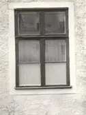 Fönster på gårdssidan av Dahmska huset.