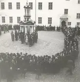 Procession på inre borggården på Kalmar slott. .