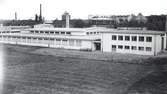 AB Kalmar nya tapetfabrik vid Södra vägen 1939 .
Observera gasklockan i bakgrunden.