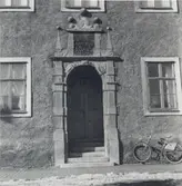 Trappan och portalen till Dahmska huset.