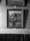 Löderups vävskola, en fin tavla med en man som flätor en korg ”gubbe med bikupa” 1931 	
	Metallutfällning, fingeravtryck