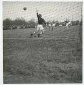 Fotbollsbild ur Kalmar Läns Tidning 1946. Ett mål under en match mellan AIK och Kalmar FF.
