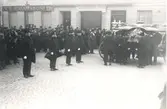 Begravning. Möjligen stadsfiskal Lindells.
Bilden tagen på Stortorget/Västra Sjögatan slutet av 1920-talet eller början på 1930-talet.
