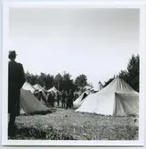 Tyska soldater på Lindö. Inkvartering på Kullö för de friskare av flyktingarna. Området var inhängnat p.g.a. risken för epidemier och rymningar.