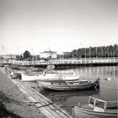 En bro över Fredriksskanskanalen som byggdes i samband med hantverksmässan 1947.