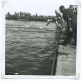 Startskottet har gått vid SM i simning, som 1946 hölls vid Långviksbadet i Kalmar.